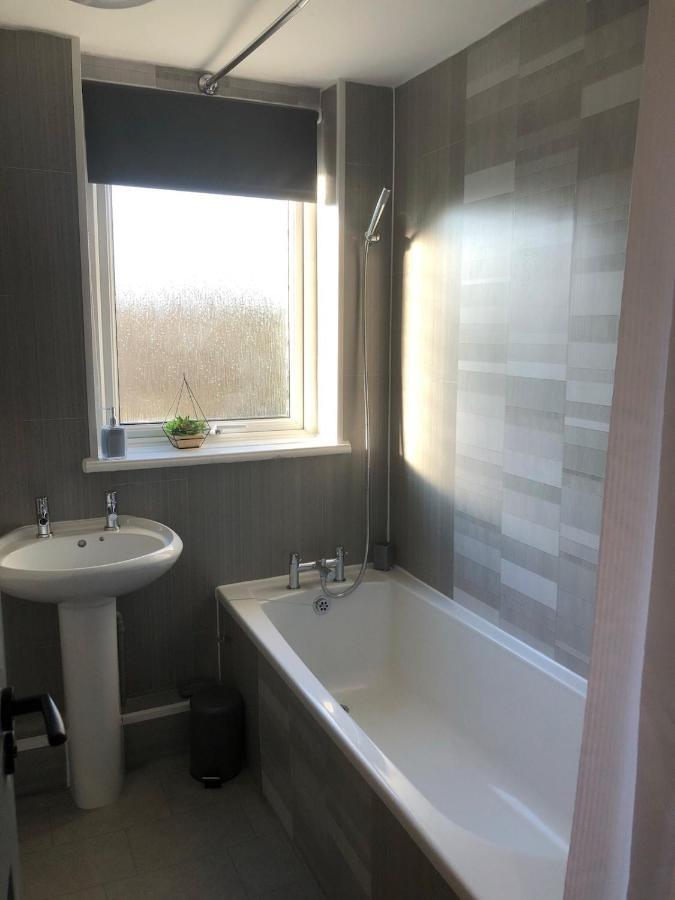 Rowan Place 5 Bedroom Off Street Parking Accommodation เดอรัม ภายนอก รูปภาพ